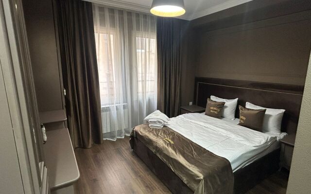 Parliament Hotel & Restaurant