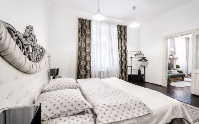 Lenina 15 Apartments