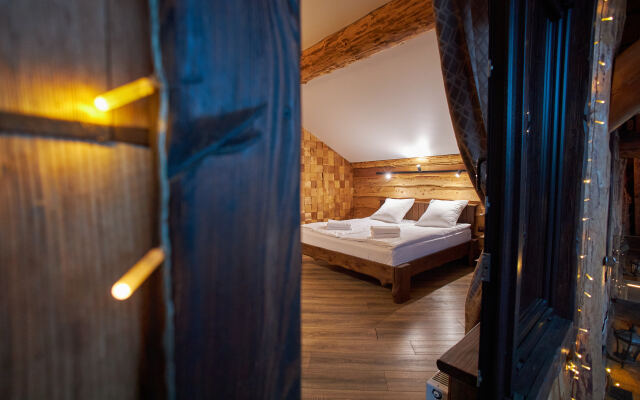 Kedr 750, 6 spalen, 15 gostej s Bassejnom i Banej Chalet