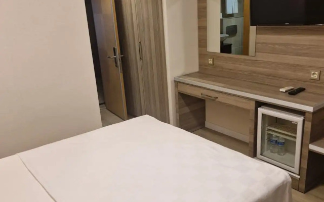 Pera Arya Hotel
