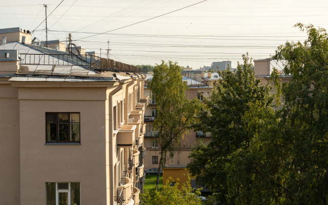 V Dome-Pamyatnike Arkhitektury Khkh Veka Flat