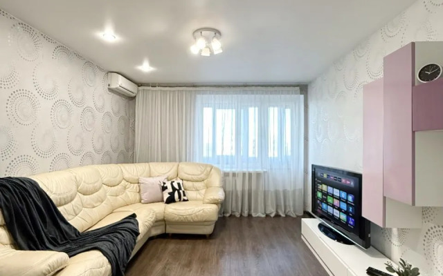 Flat V Cpokoynom I Tixom Pajone