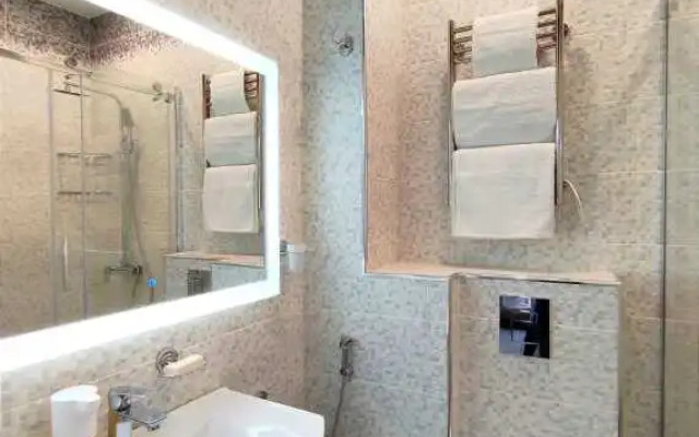 Odnokomnatnyye s Balkonom i Vidom na Gorod Apartments