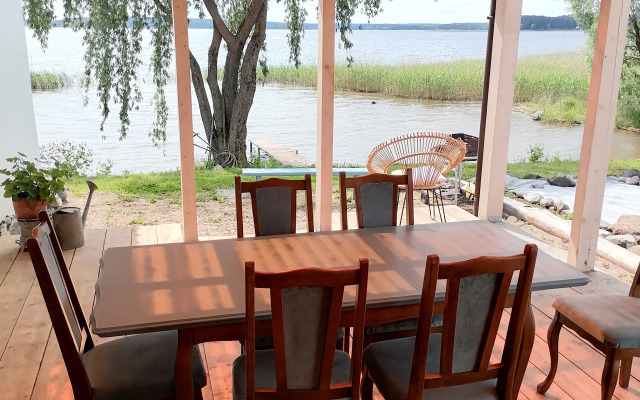 Частный дом Дом с мезонином на озере Селигер