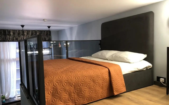U metro Nagornaya Flat