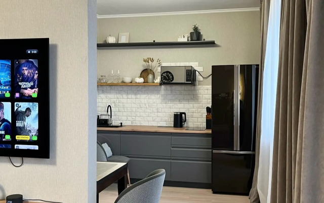 Dizajnerskaya Na Vzletke Ryadom S Torgovim Тsentrom Planeta Flat