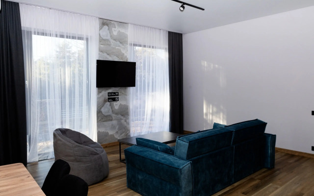s 2-mya spalnyami Private house