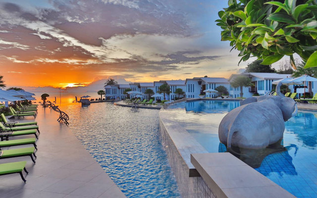 Vannee Golden Sands Beachfront Resort
