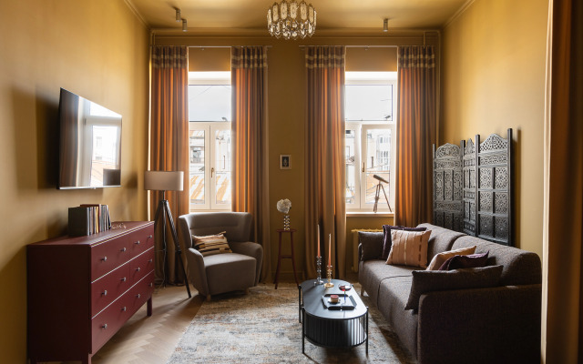 Stilnaya Dizaynerskaya V Odnom Iz Uyutnykh Rayonov Peterburga Flat