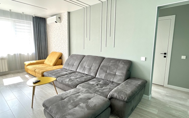 Dizaynerskie 3-Komnatnye Dlya Bolshoy Semyi Apartments