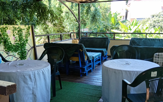 Oazis Na Molodezhnoj Guesthouse