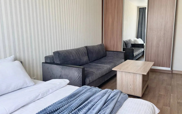 Na 5 Chelovek S Parkovkoy Flat
