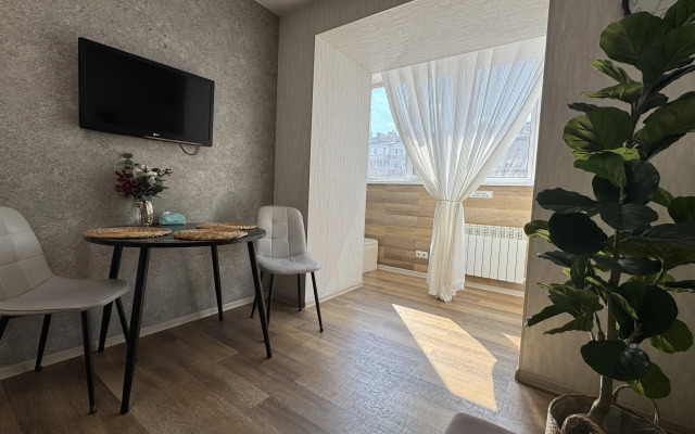V Novom ZhK Ryadom s Naberezhnoj Amura Flat