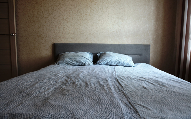 Apartamenty DLH - Trehkomnatnye u dendroparka Sinagina