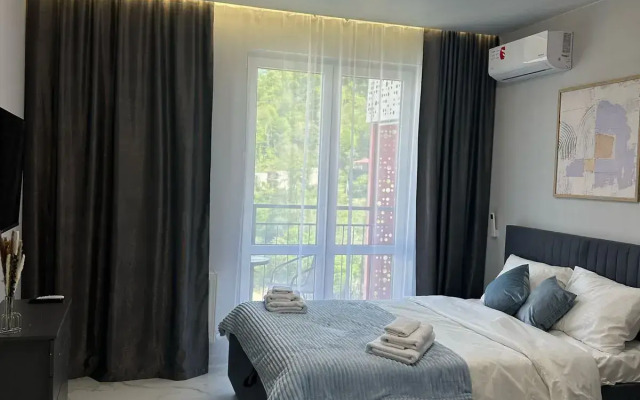 Prostornaya Studiya V Novom ZHK Letniy Flat