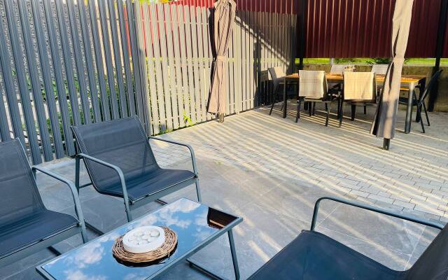 Частный дом Apartburo Grey House