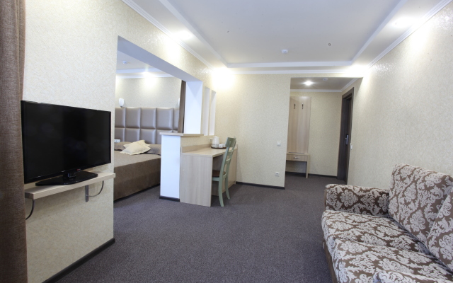 MAKSIM Hotel