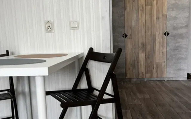 Квартира Жилье в Котором Жил Бы Сам (82-13)