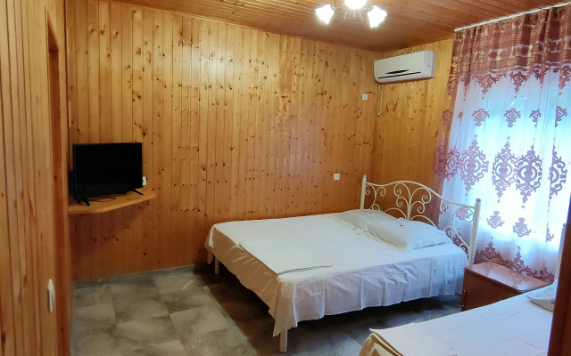Roksana Guest House