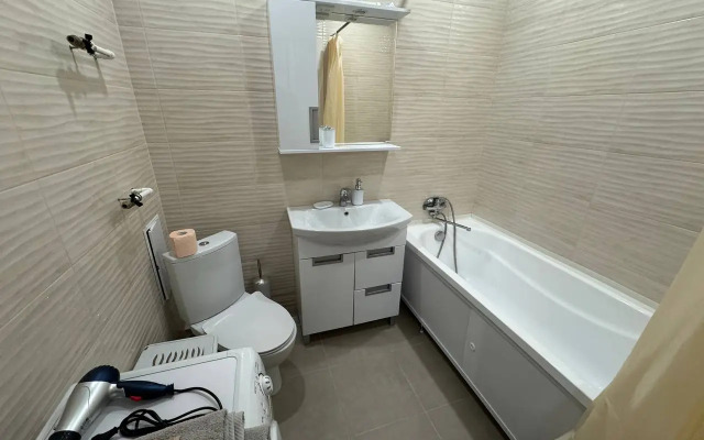 Studiya ryadom s aeroportom Flat