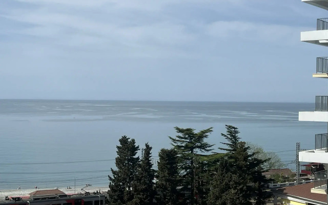 Квартира студия у моря с панорамным окнами