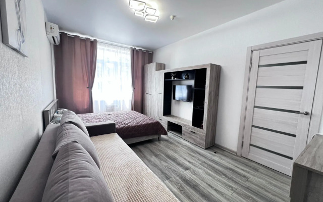 V Dome S Basseynami Na Mirnoy 11k1 Flat