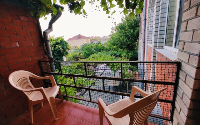 S Bassejnom Private House