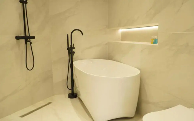 Golden Dragon Hotel & Spa