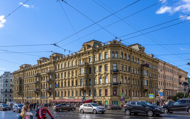 Апартаменты SivakApart c балконом на Невский и видом на набережную