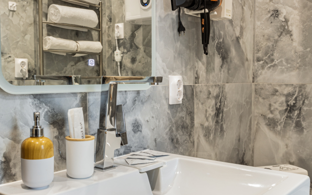 FullHouseApart dizaynerskie trekhmestnye apartamenty na vokzal'noy ploshchadi Apartments