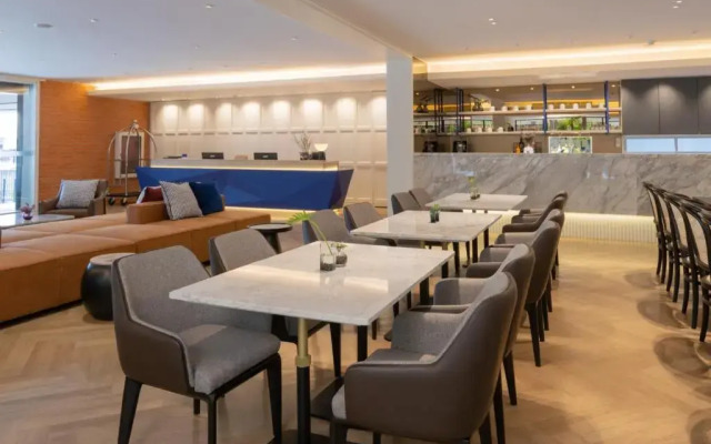 Отель Blue Hippo Hotel