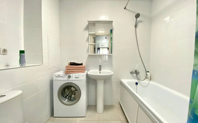 Yevrotreshka Vv Apart U Metro Kotelniki Na Sosnovoy 5 Apartments