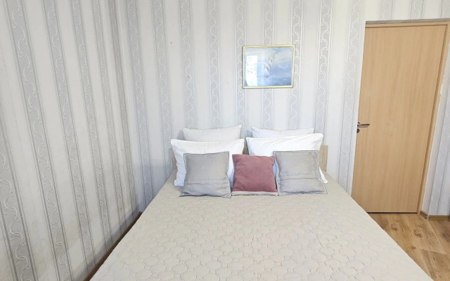 Prostornaya Dvukhkomnatnaya Na 10 Etazhe Flat