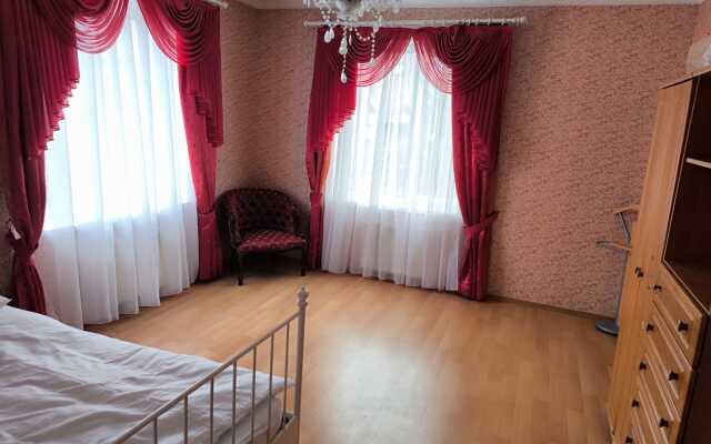 S Basseynom, Saunoy  i Kaminom Private House