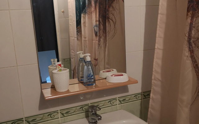 Uyutnaya, Chistaya Studiya na Druzhbe Narodov Apartments