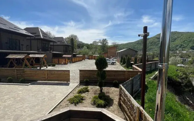 S basseynom Private house