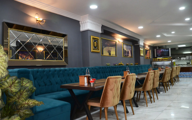 Отель The Lines