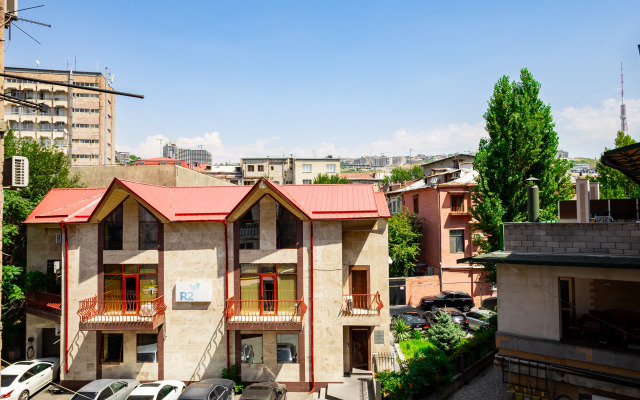 3-K Kvartira na Prospekte Sayat-Novy Flat