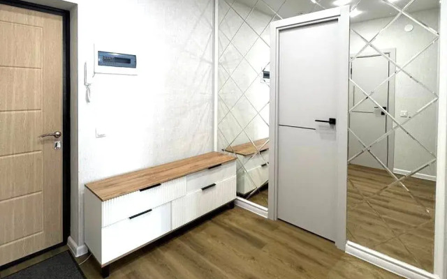 Na Petra Podzolkova 28 Ryadom S Planetoy Flat