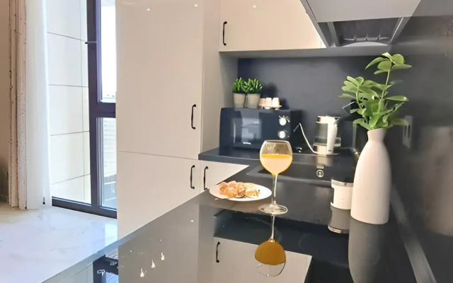 Apartaments v Zhk Metropol s Krasivym Vidom na Gory