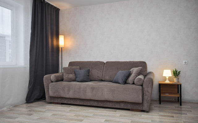 Prostornaya Kvartira Vozle SFU Flat
