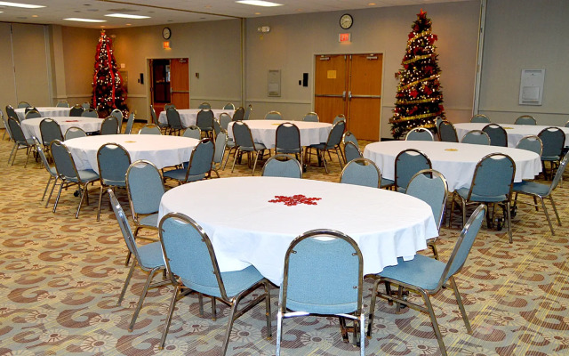 Отель Ramada Hotel & Conference Center