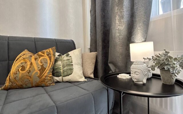 Studiya dlya chetverykh Flat
