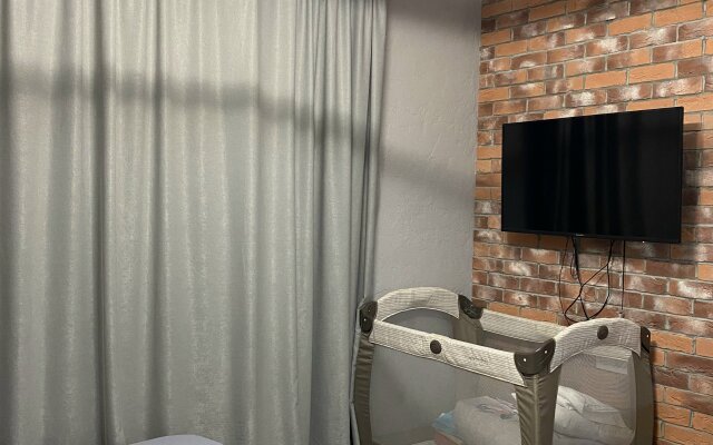 Квартира Студия на улице Текстильной на цокольном этаже