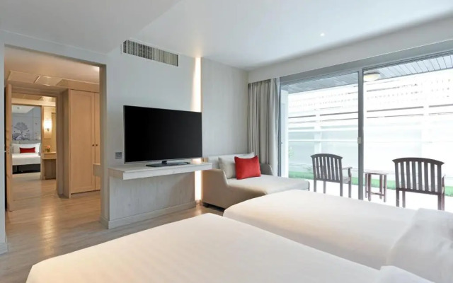 Отель Centre Point Hotel Sukhumvit 10