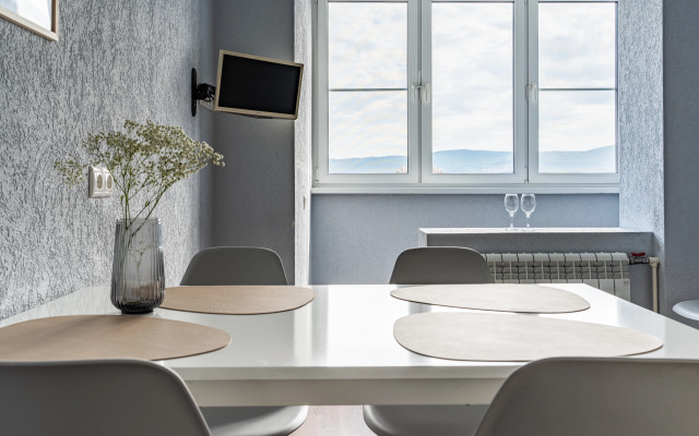 Квартира KRASROOM на Набережной Енисея