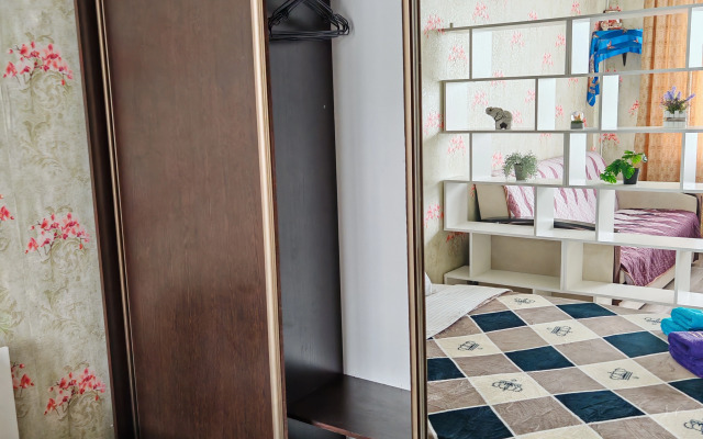 Uyutnaya Svetlaya Kvartira V Serdtse Mostovskogo Flat