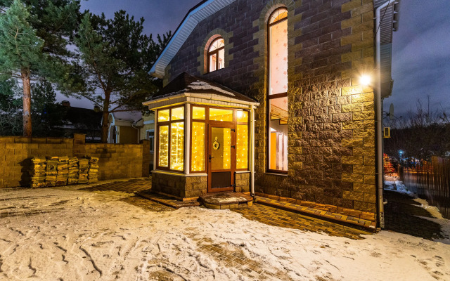 V Beleutovo S Basseynom I Saunoy Private house