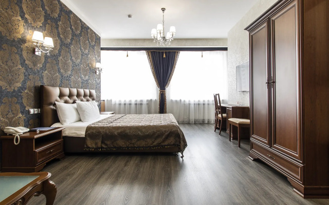 Отель Корона