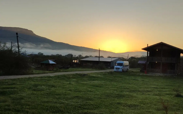 Thach from Travel Hotels Entourage